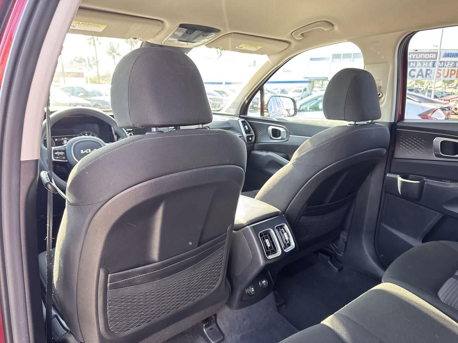 Thumbnail: 2023 Kia Sorento - 17