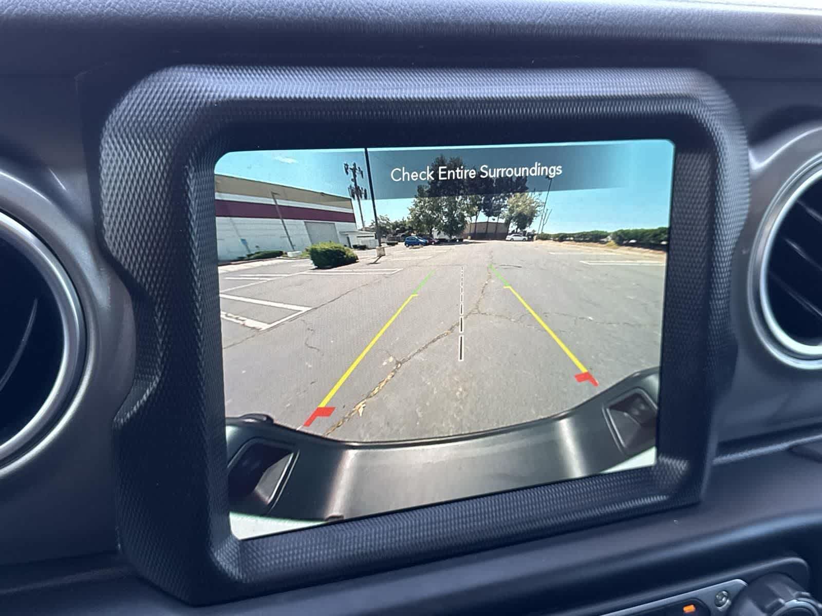 Thumbnail: 2023 Jeep Gladiator - 15