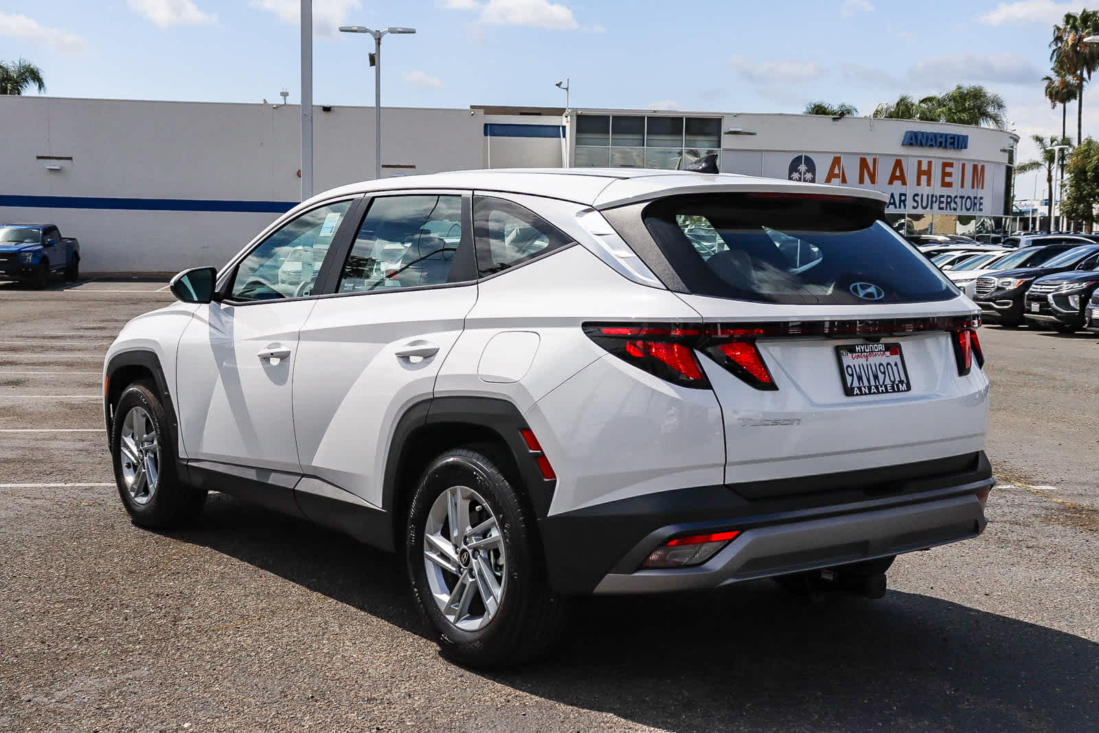 2025 Hyundai Tucson SE photo 3