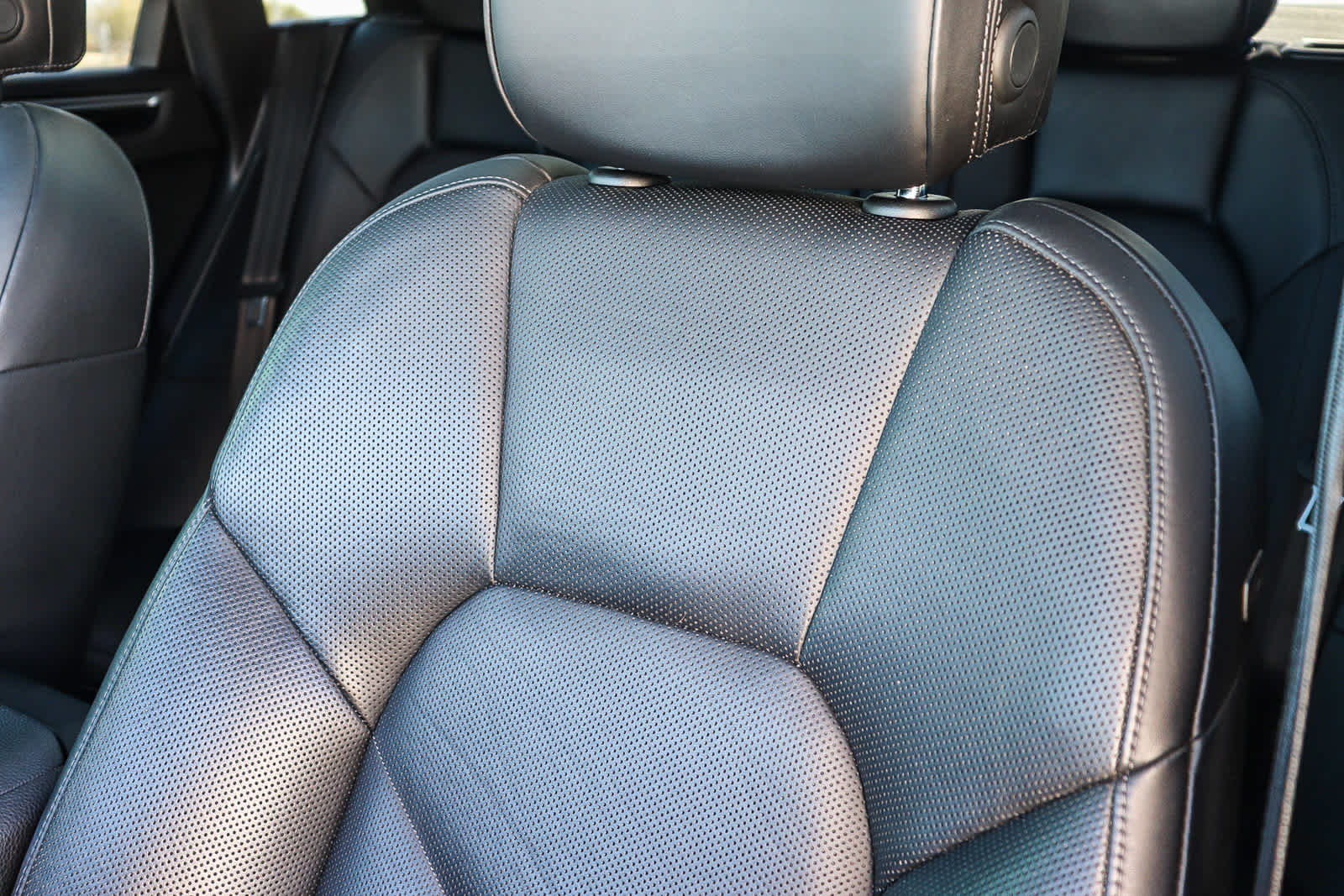 Thumbnail: 2017 Porsche Macan - 26