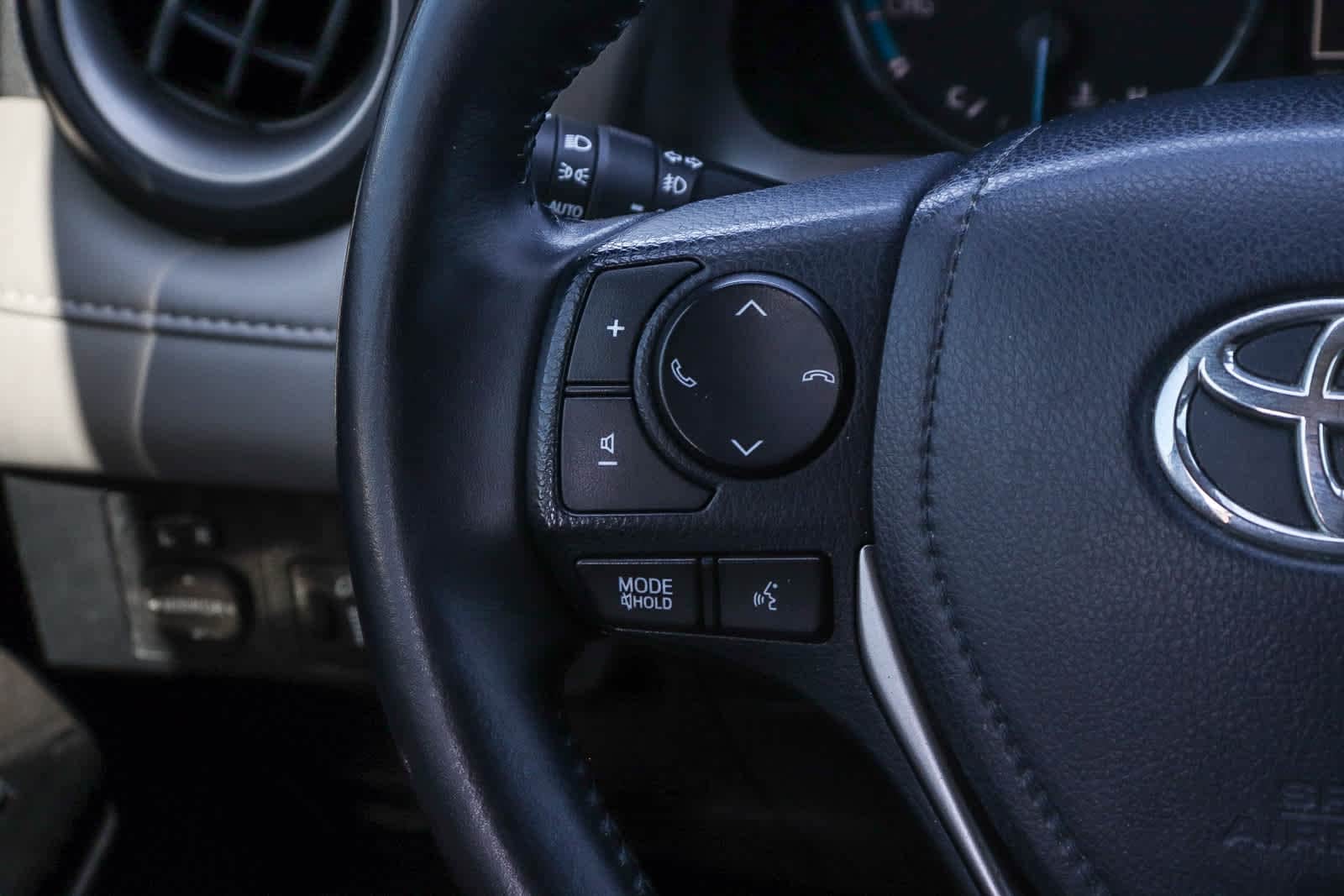 Thumbnail: 2016 Toyota RAV4 - 17