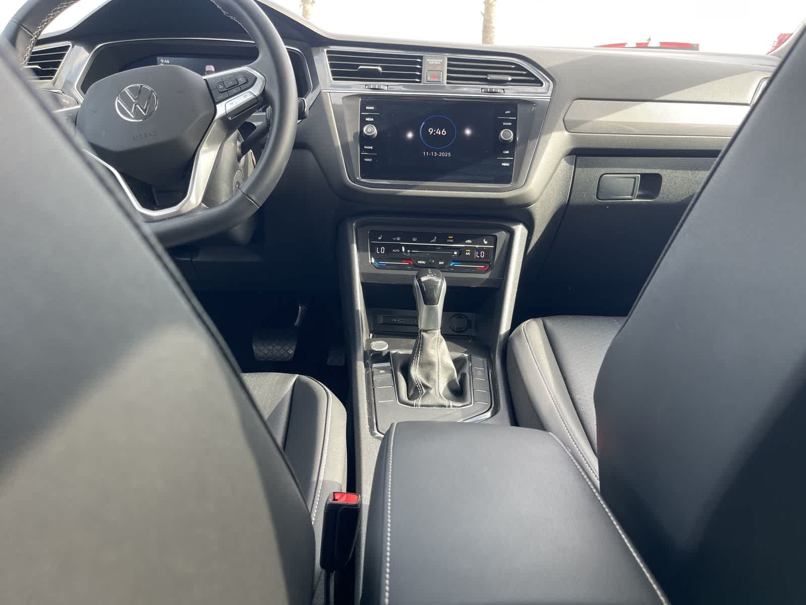 Thumbnail: 2022 Volkswagen Tiguan - 11