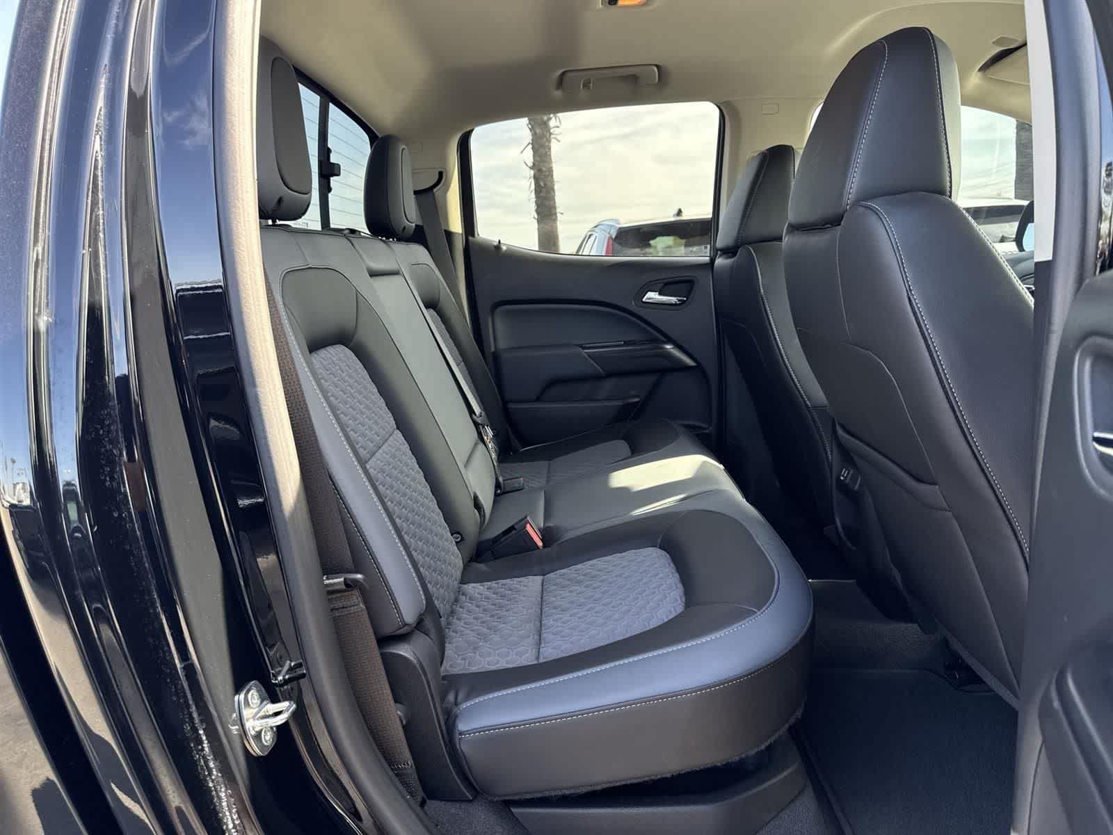 Thumbnail: 2022 Chevrolet Colorado - 20