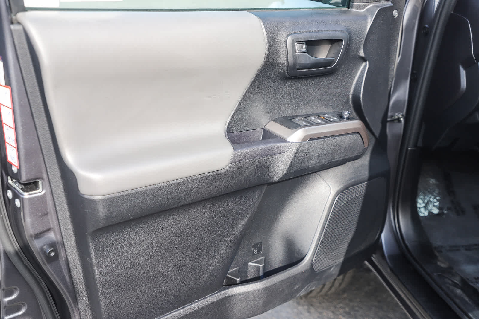 Thumbnail: 2023 Toyota Tacoma - 21