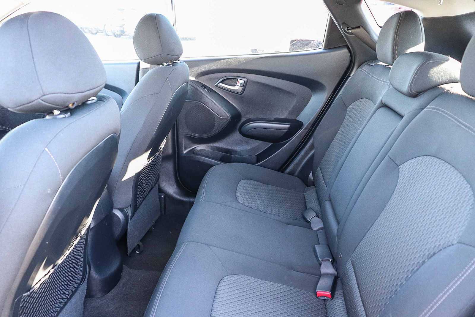 Thumbnail: 2010 Hyundai Tucson - 18