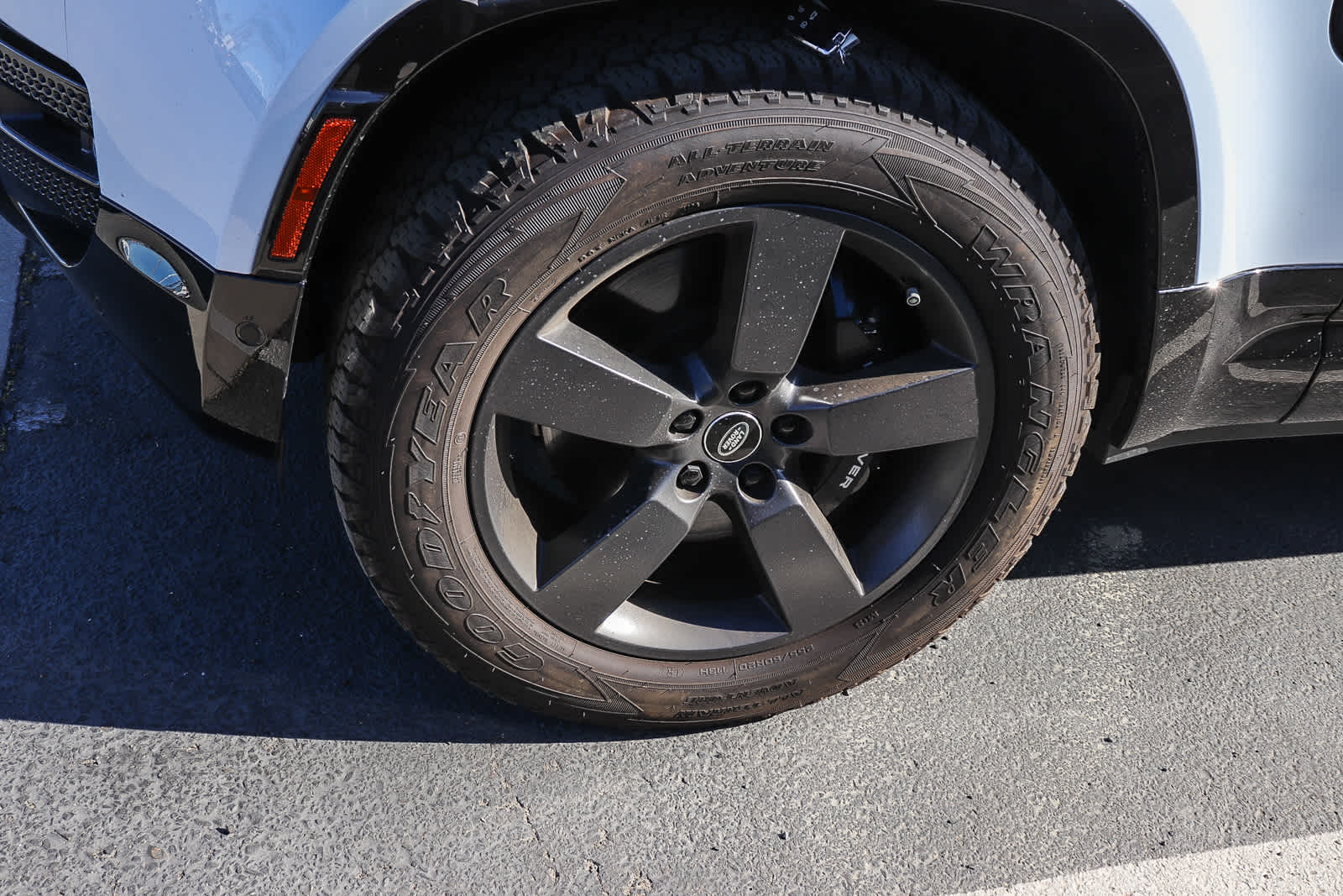 Thumbnail: 2023 Land Rover Defender - 4