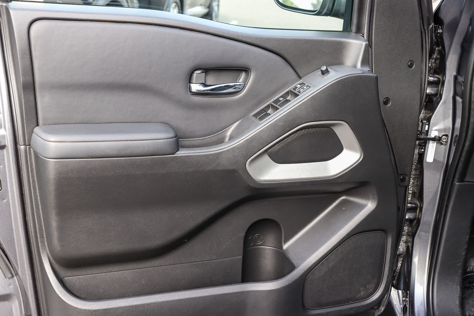 Thumbnail: 2022 Nissan Frontier - 21