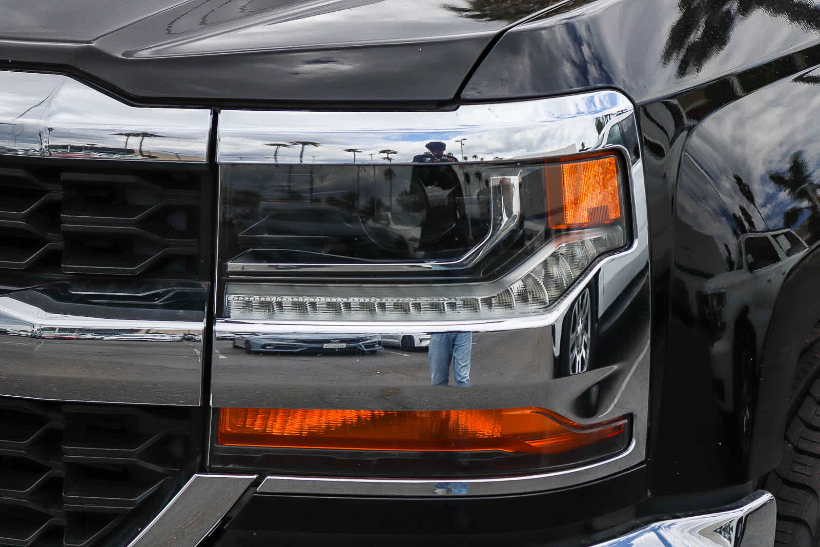 2017 Chevrolet Silverado 1500 LT photo 2