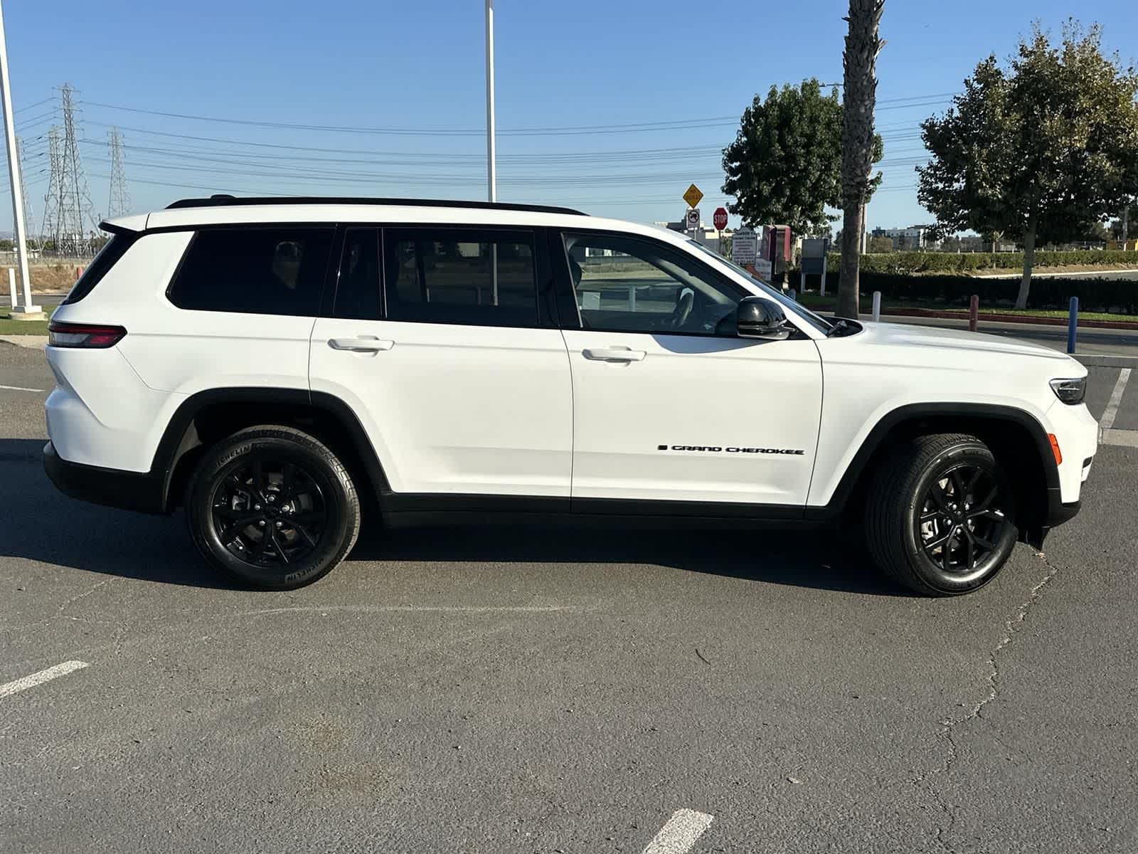 Thumbnail: 2024 Jeep Grand Cherokee L - 3