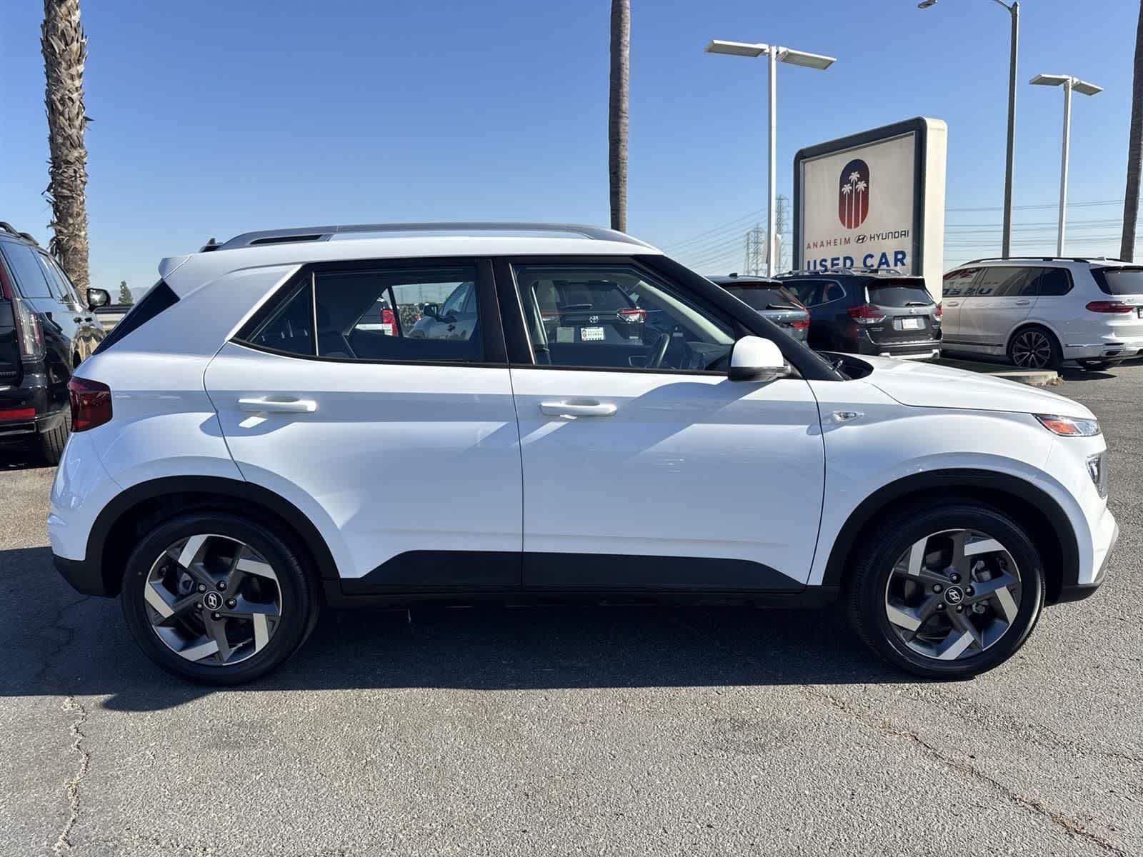 Thumbnail: 2022 Hyundai Venue - 7