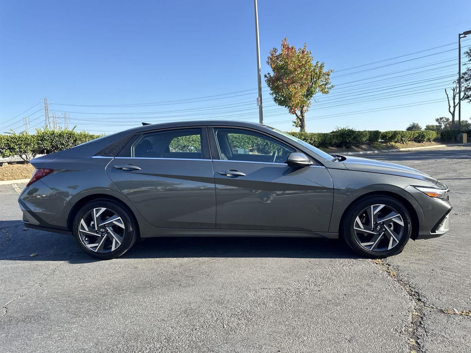 Thumbnail: 2025 Hyundai Elantra - 3