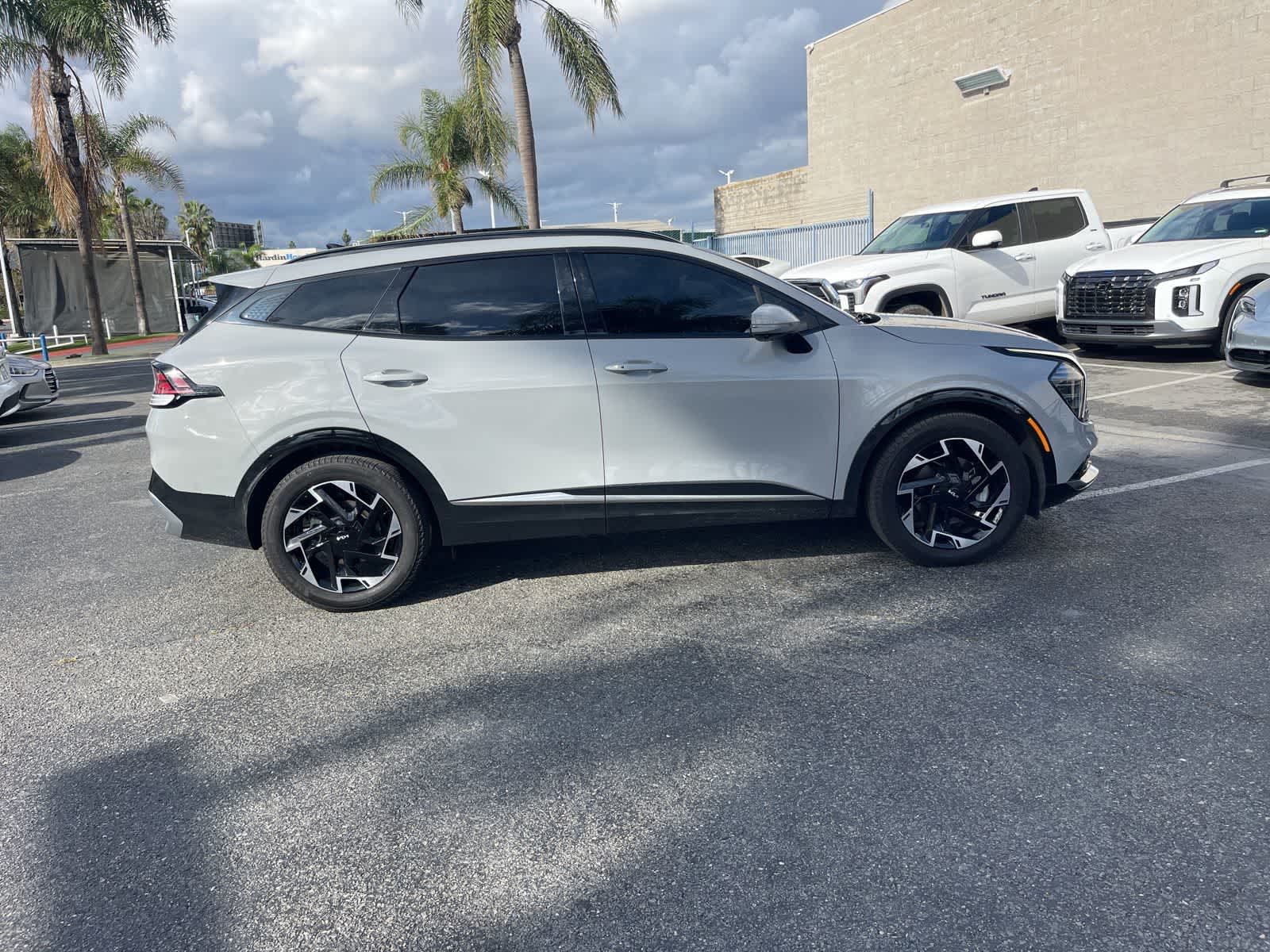 2024 Kia Sportage photo 2