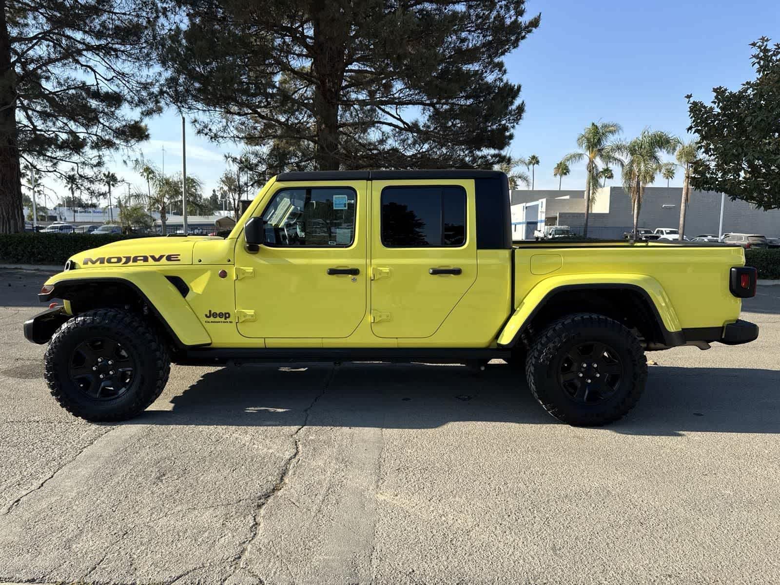 Thumbnail: 2023 Jeep Gladiator - 5