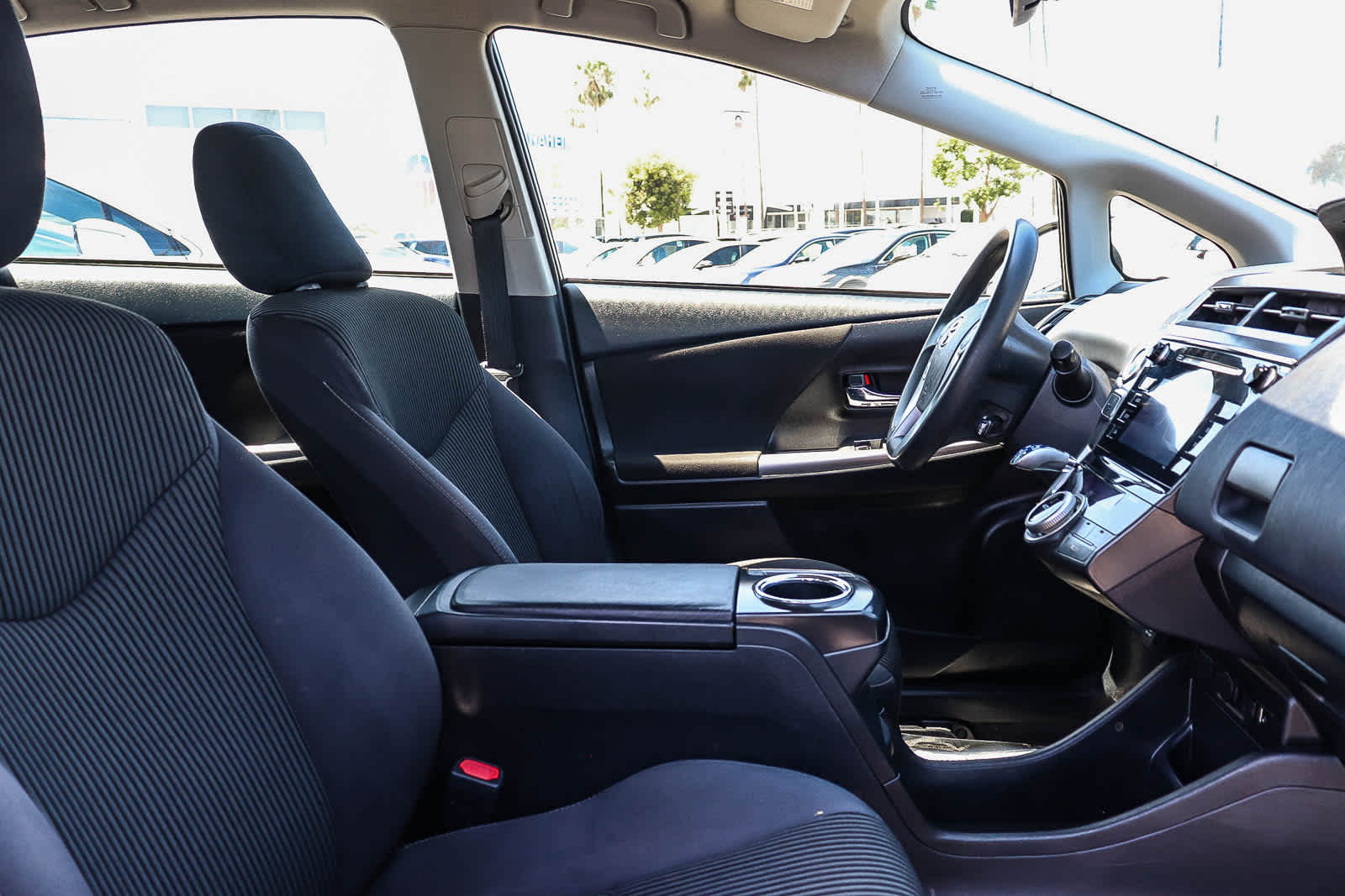 Thumbnail: 2017 Toyota Prius v - 23