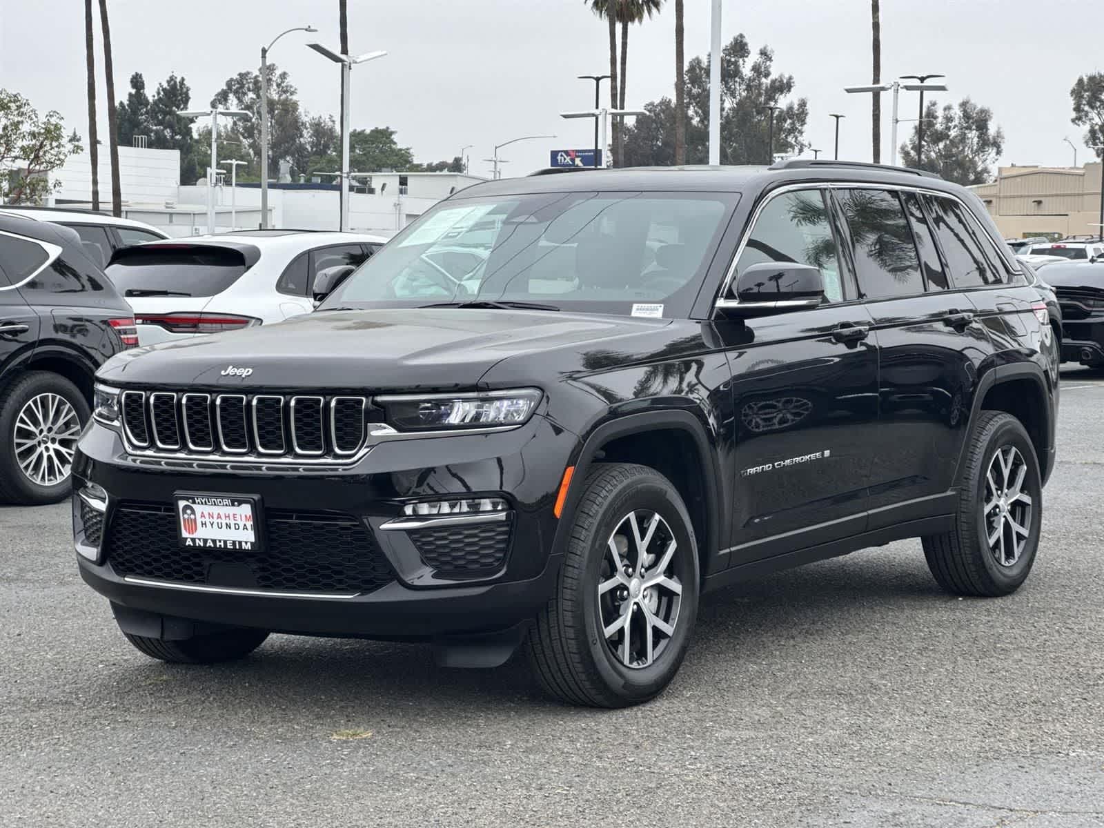 Thumbnail: 2024 Jeep Grand Cherokee - 6