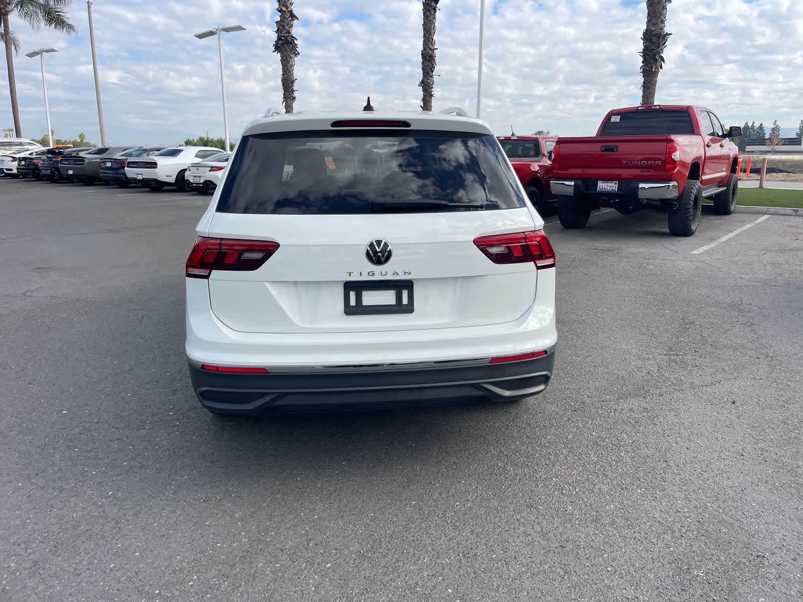 Thumbnail: 2022 Volkswagen Tiguan - 4