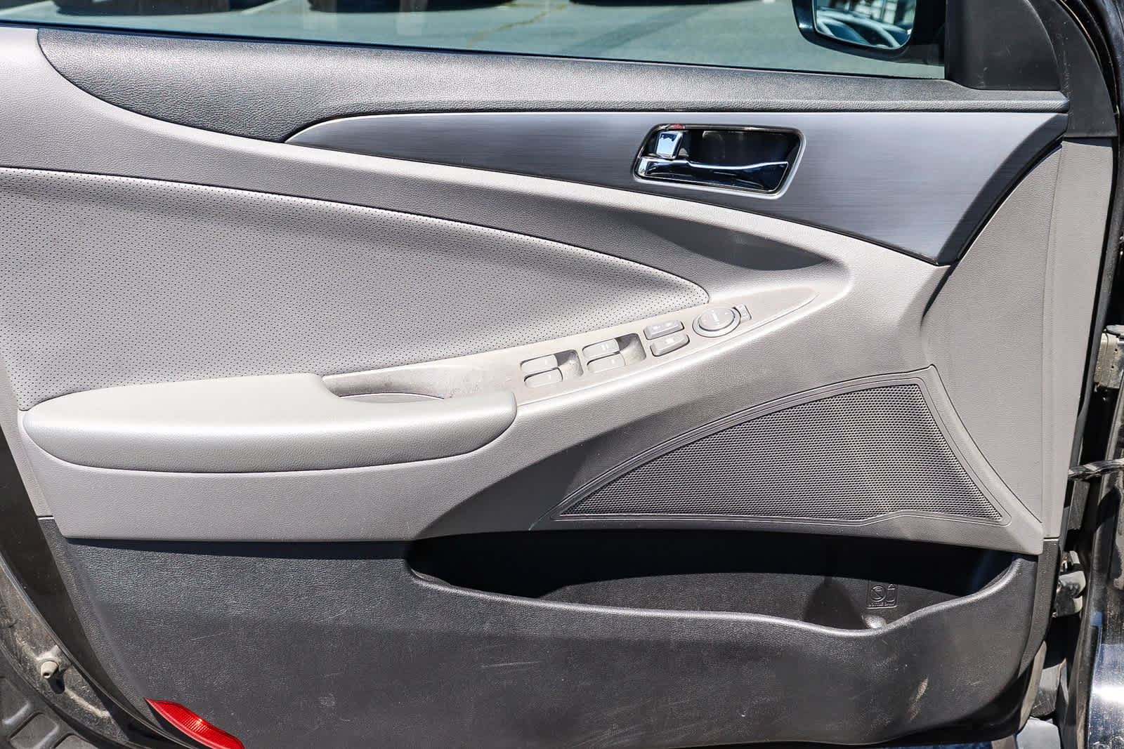 Thumbnail: 2015 Hyundai Sonata - 25