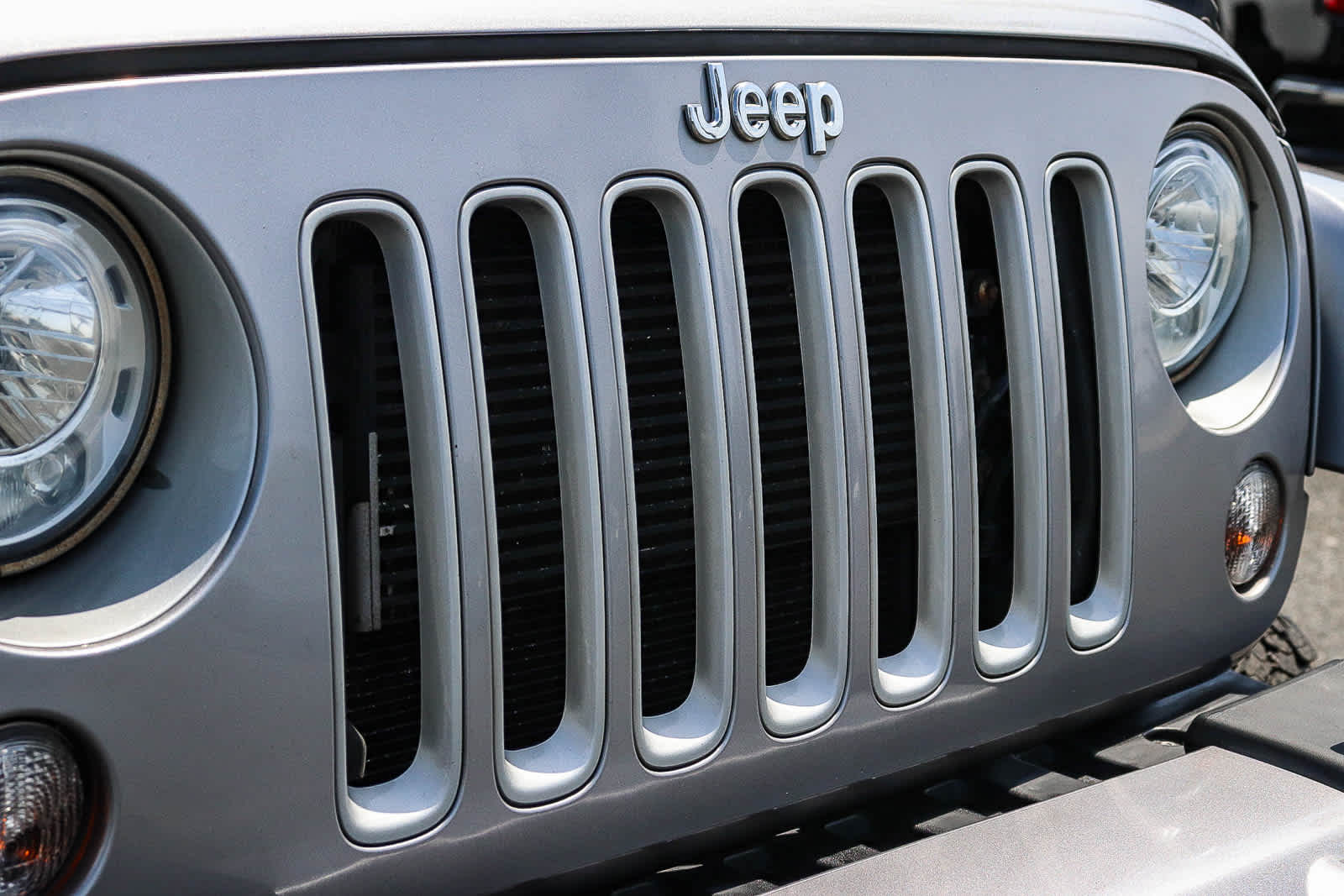 2018 Jeep Wrangler JK Unlimited Sahara photo 4