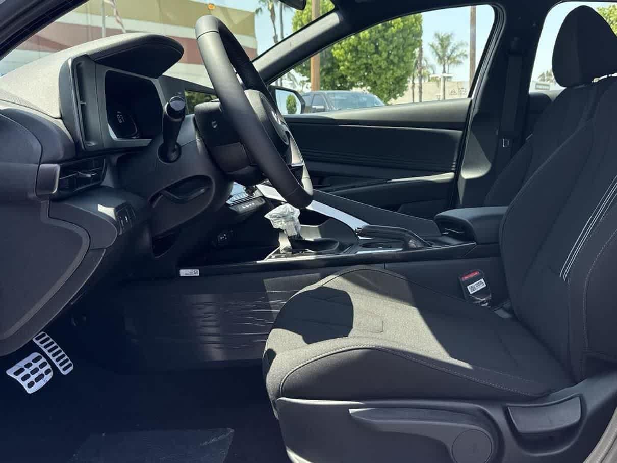 Thumbnail: 2025 Hyundai Elantra - 28