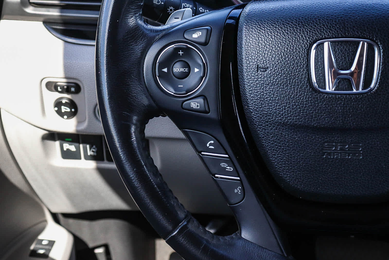 Thumbnail: 2017 Honda Pilot - 18