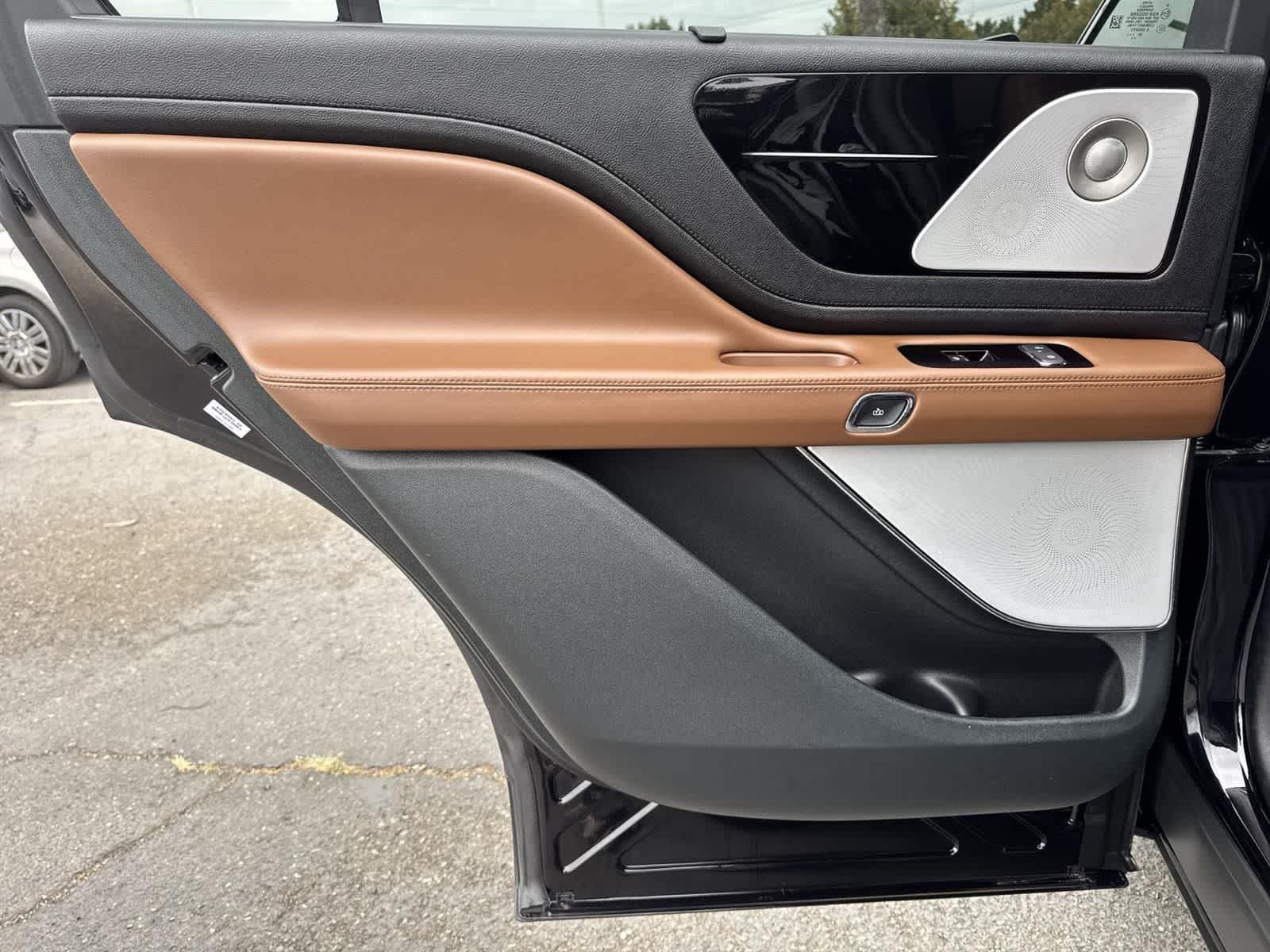 Thumbnail: 2023 Lincoln Aviator - 26