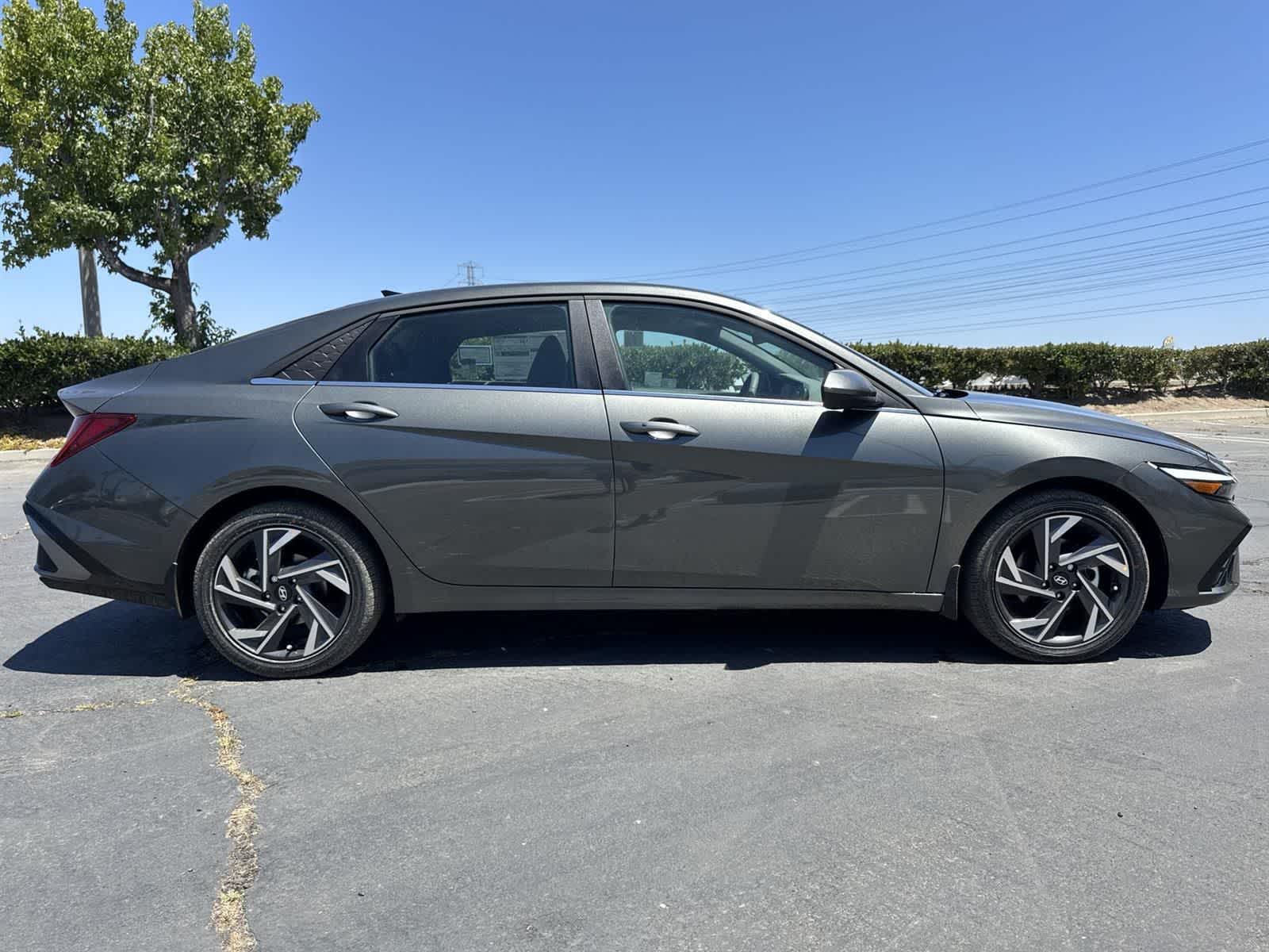 Thumbnail: 2025 Hyundai Elantra - 3