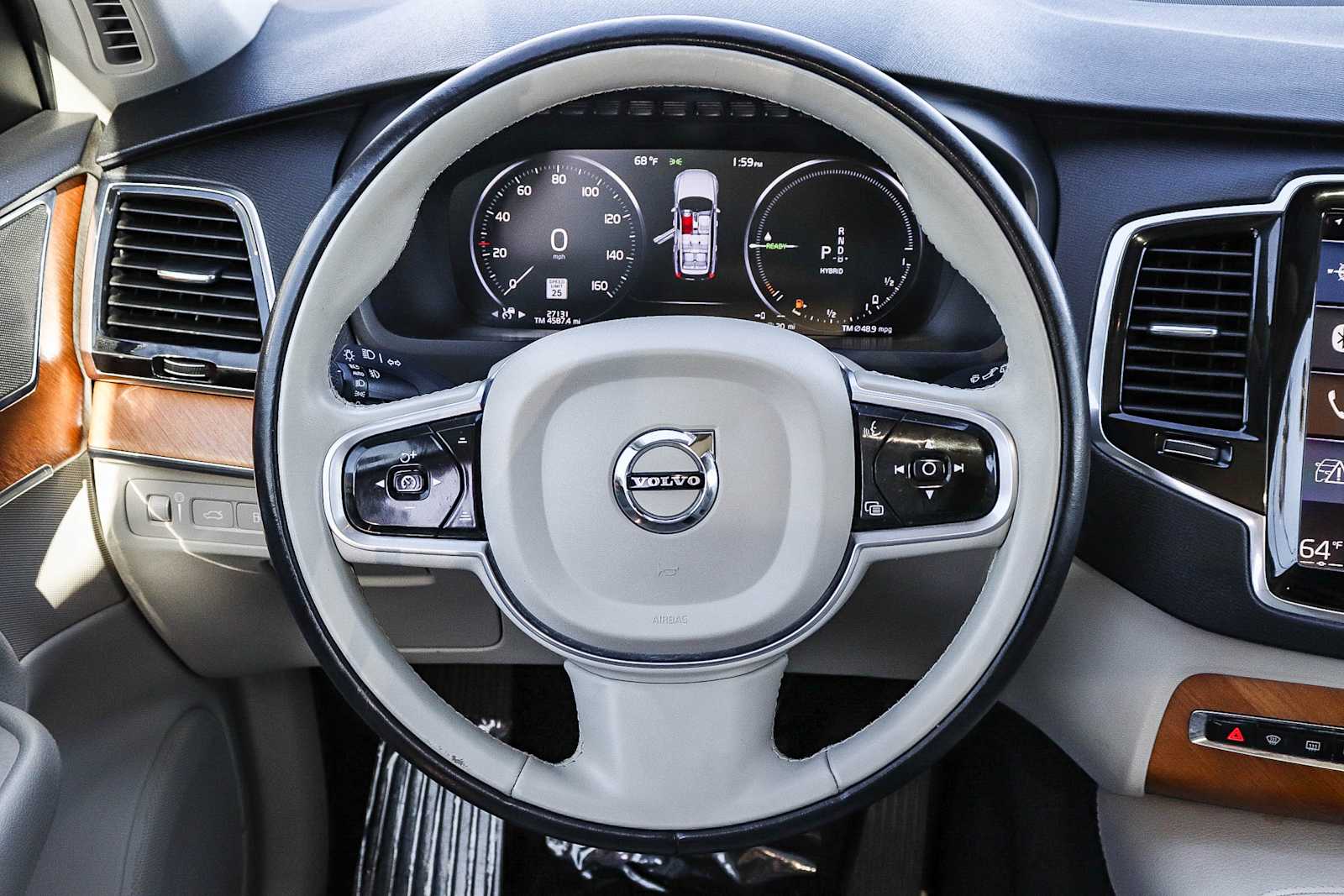 Thumbnail: 2022 Volvo XC90 - 18