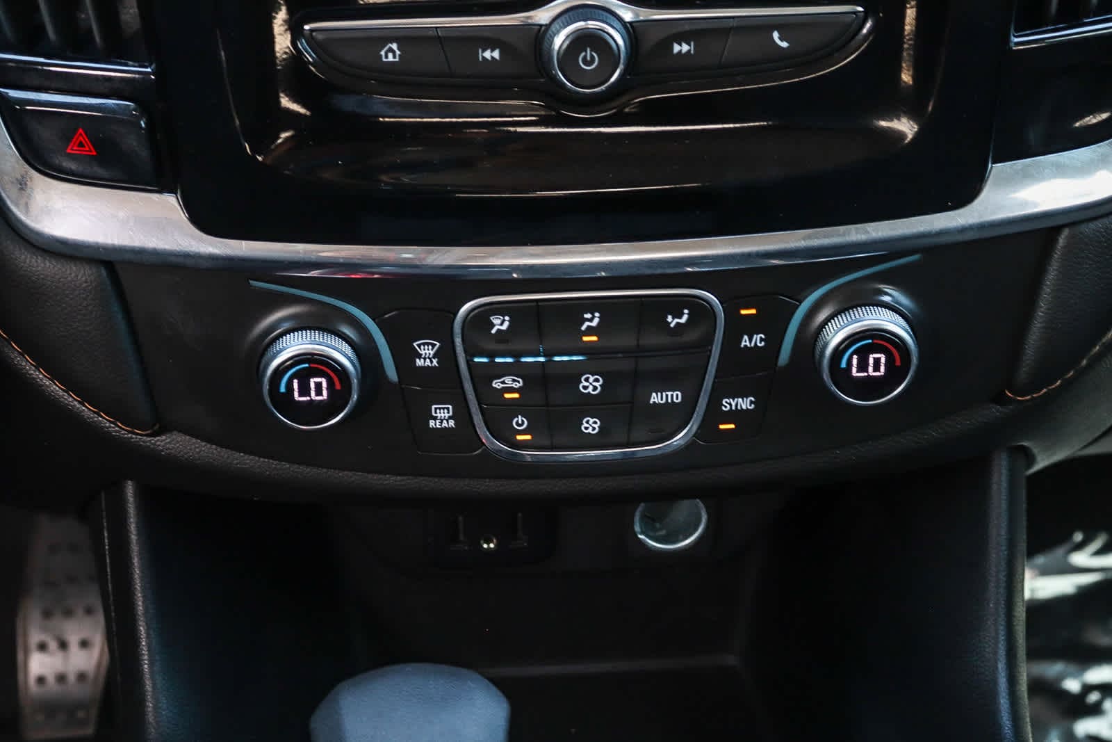 Thumbnail: 2021 Chevrolet Traverse - 15