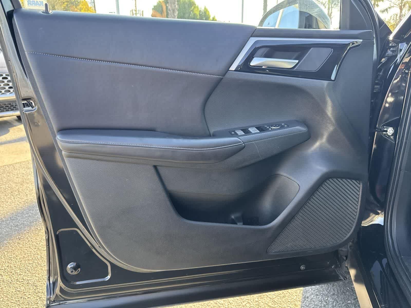 Thumbnail: 2024 Mitsubishi Outlander - 20