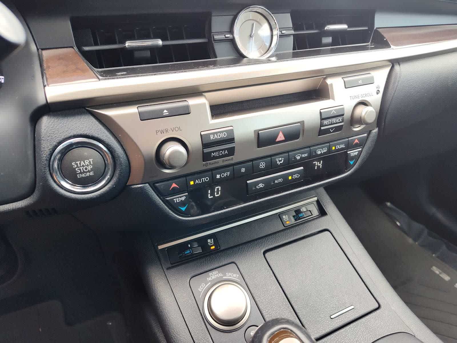 Thumbnail: 2014 Lexus ES - 24