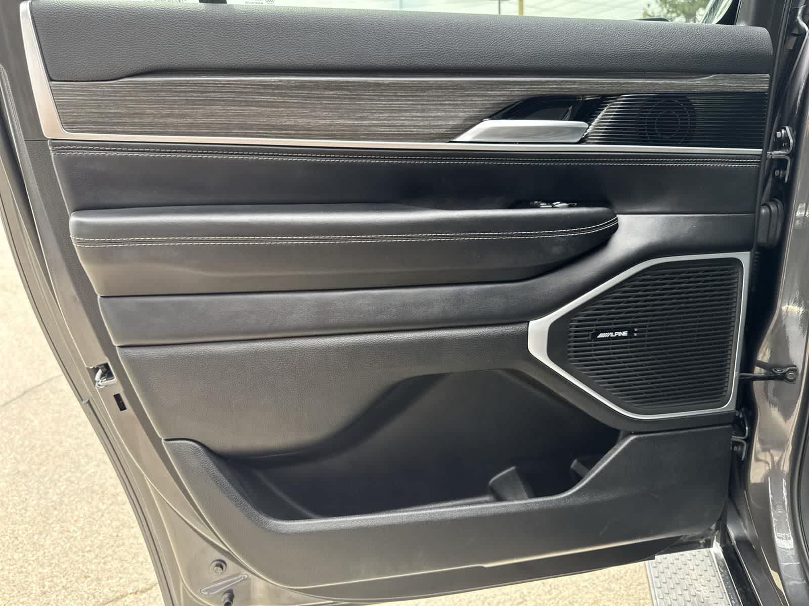 Thumbnail: 2023 Jeep Wagoneer - 26