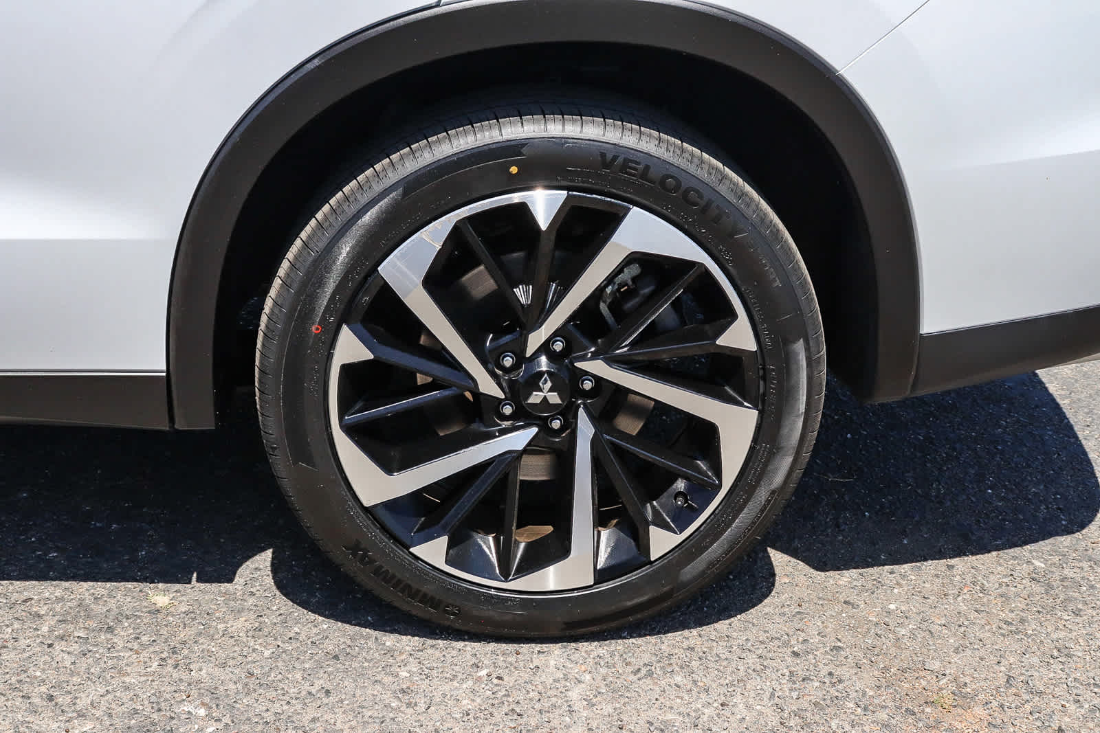 Thumbnail: 2024 Mitsubishi Outlander - 13