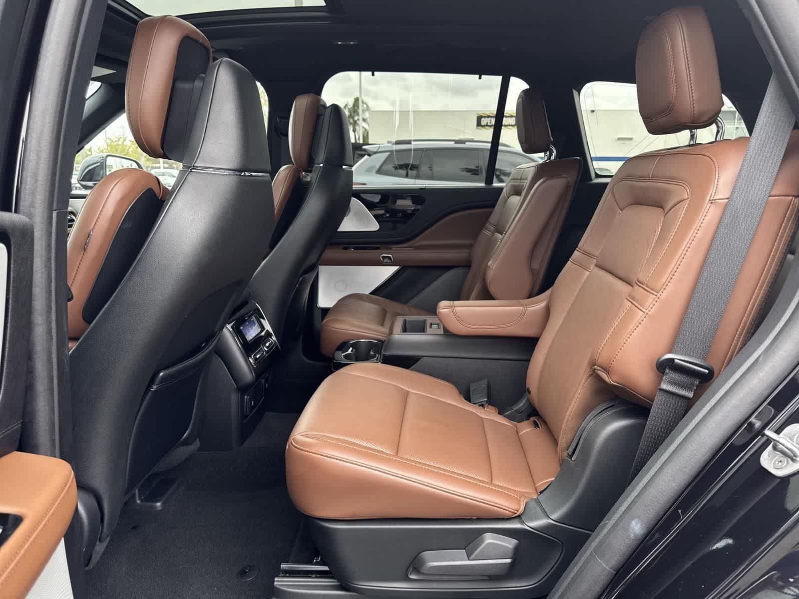 Thumbnail: 2023 Lincoln Aviator - 27