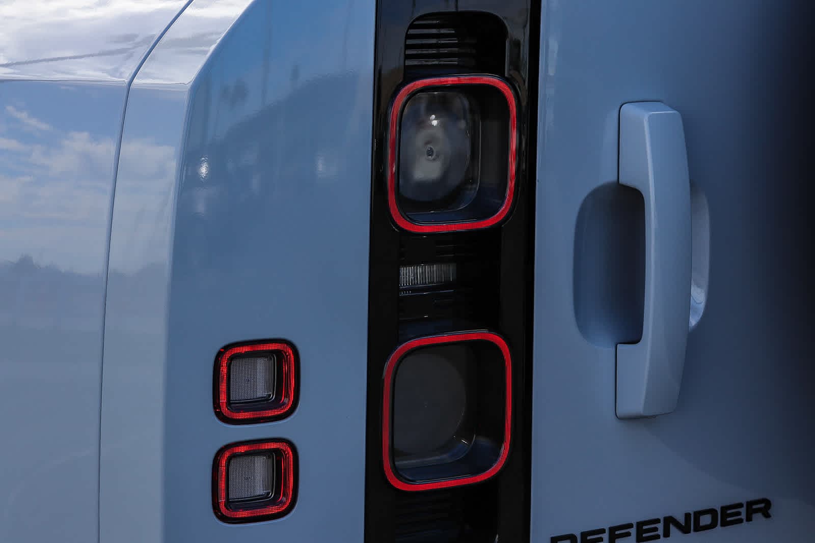 Thumbnail: 2023 Land Rover Defender - 9