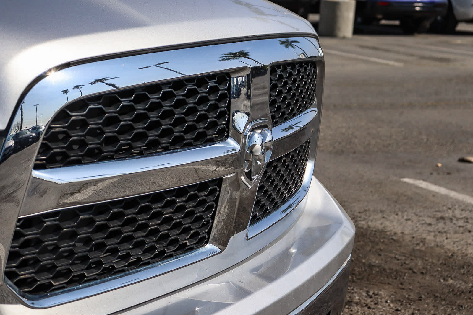 2017 Ram 1500 SLT photo 4