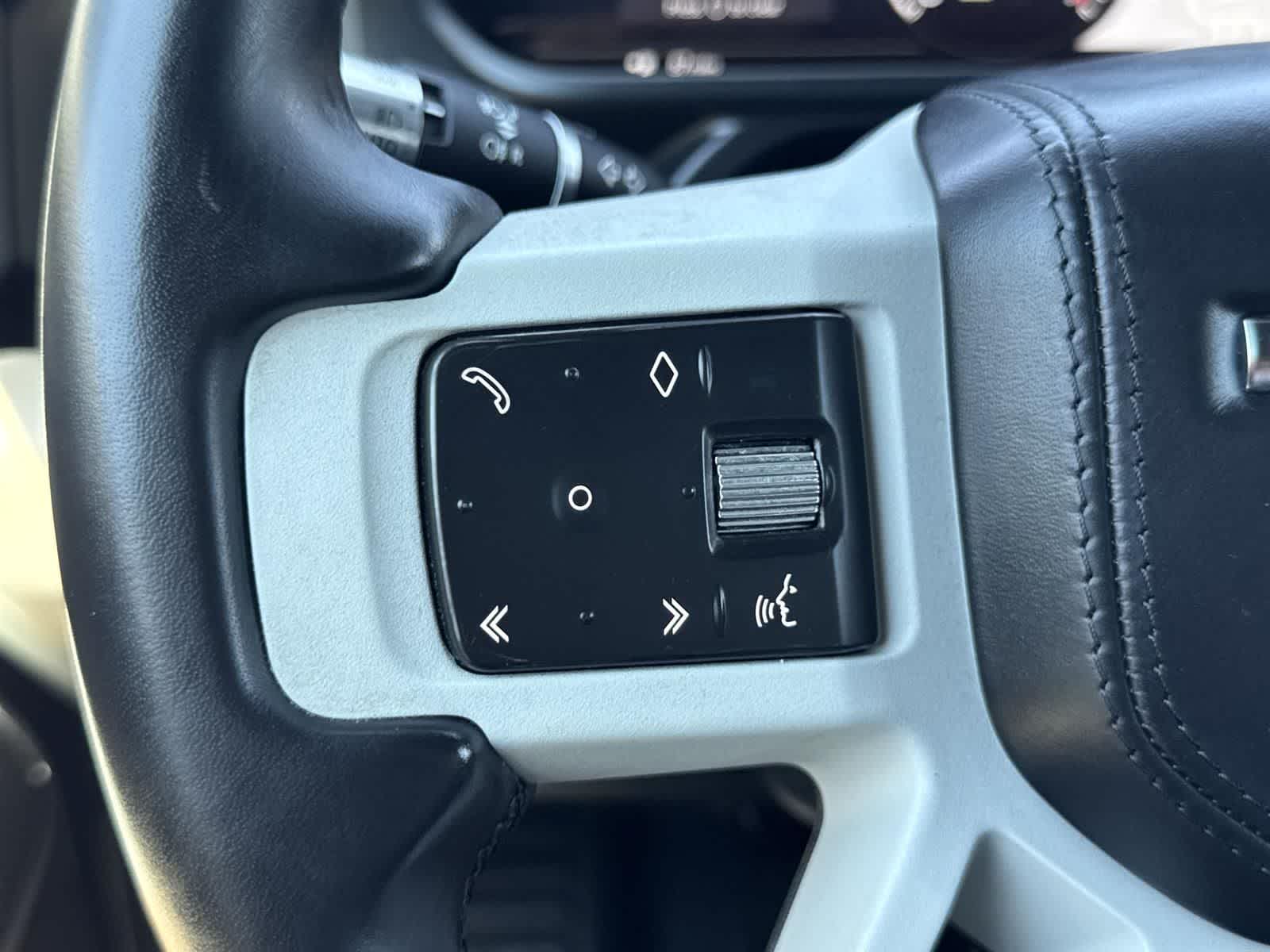 Thumbnail: 2022 Land Rover Defender - 11