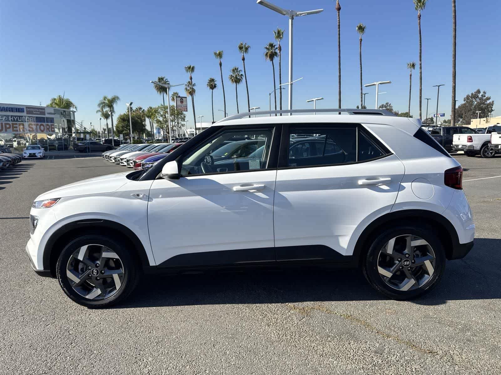 Thumbnail: 2022 Hyundai Venue - 3