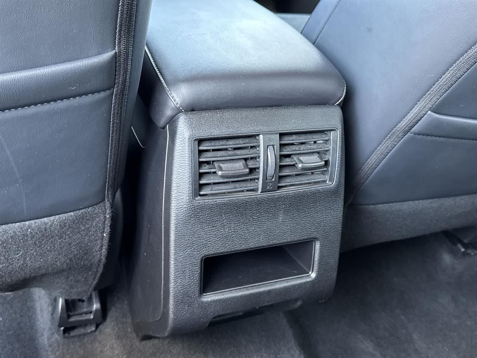 Thumbnail: 2024 Mitsubishi Outlander - 34