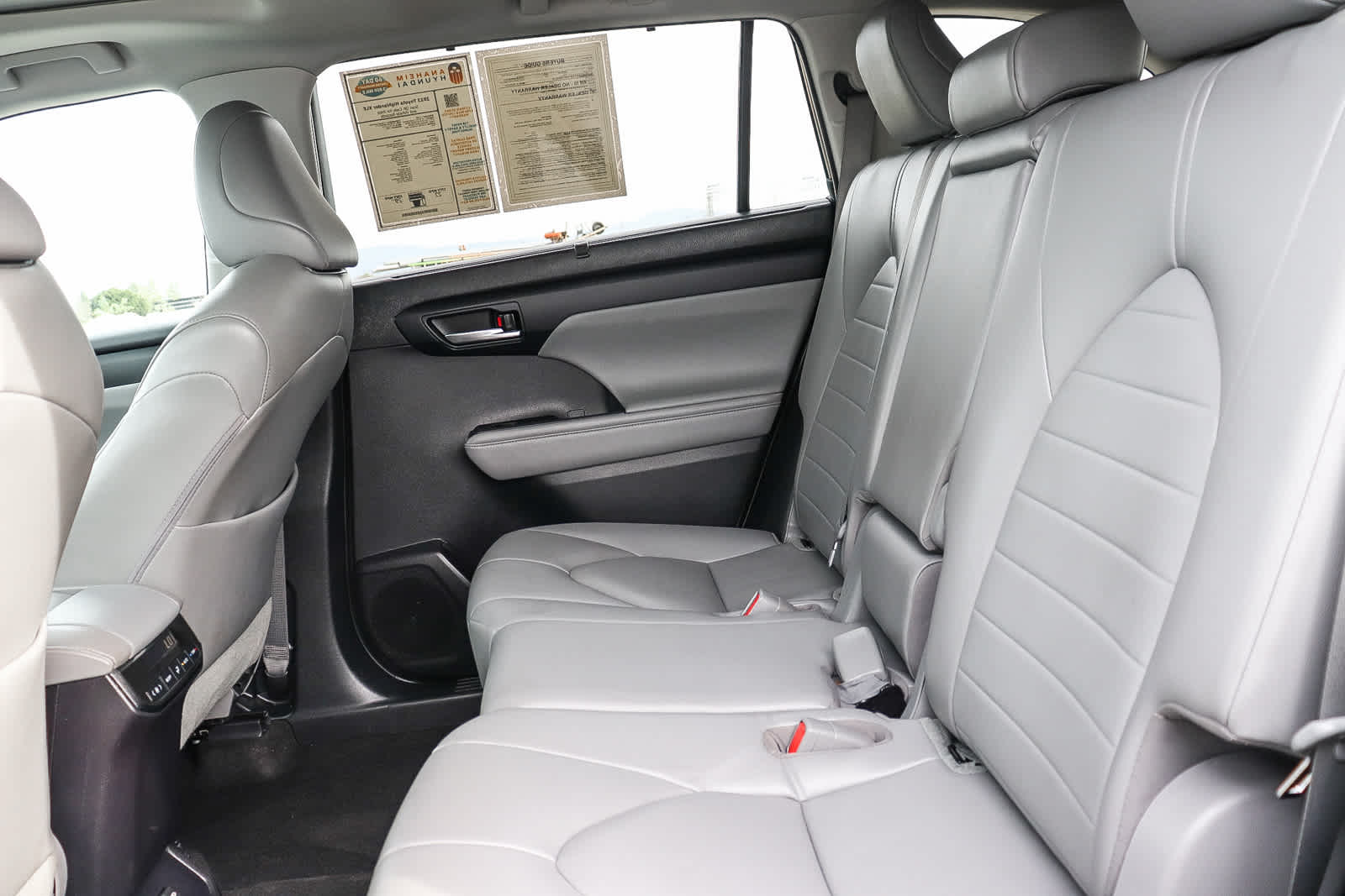 Thumbnail: 2023 Toyota Highlander - 18