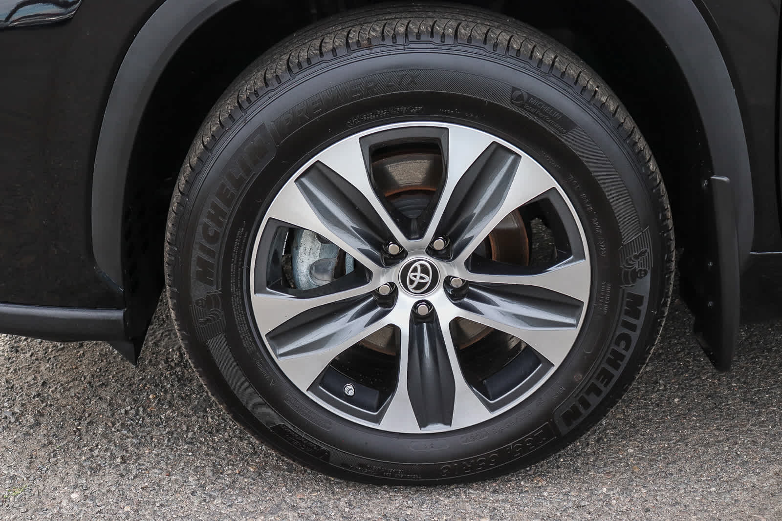 Thumbnail: 2023 Toyota Highlander - 11