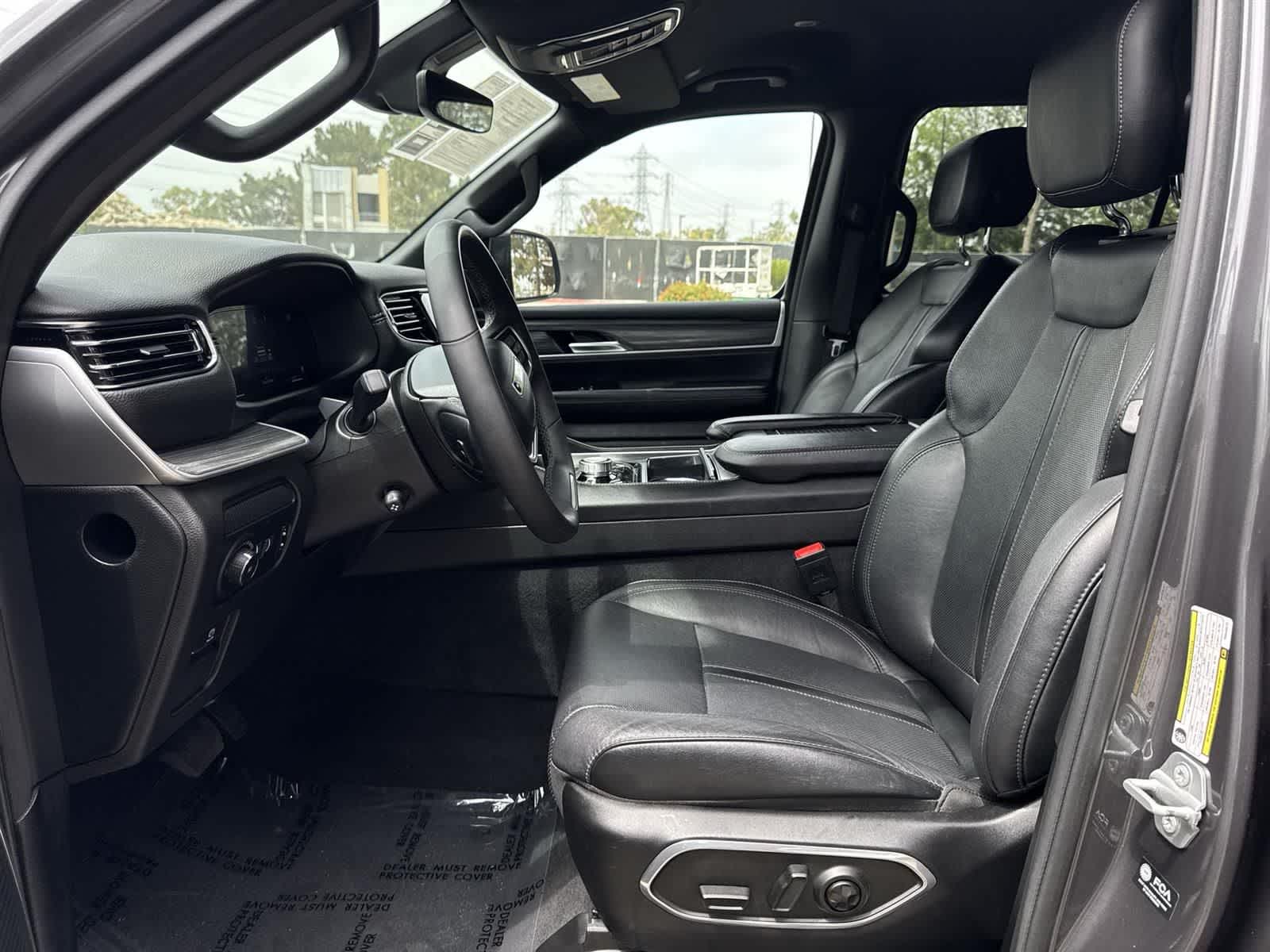 Thumbnail: 2023 Jeep Wagoneer - 23