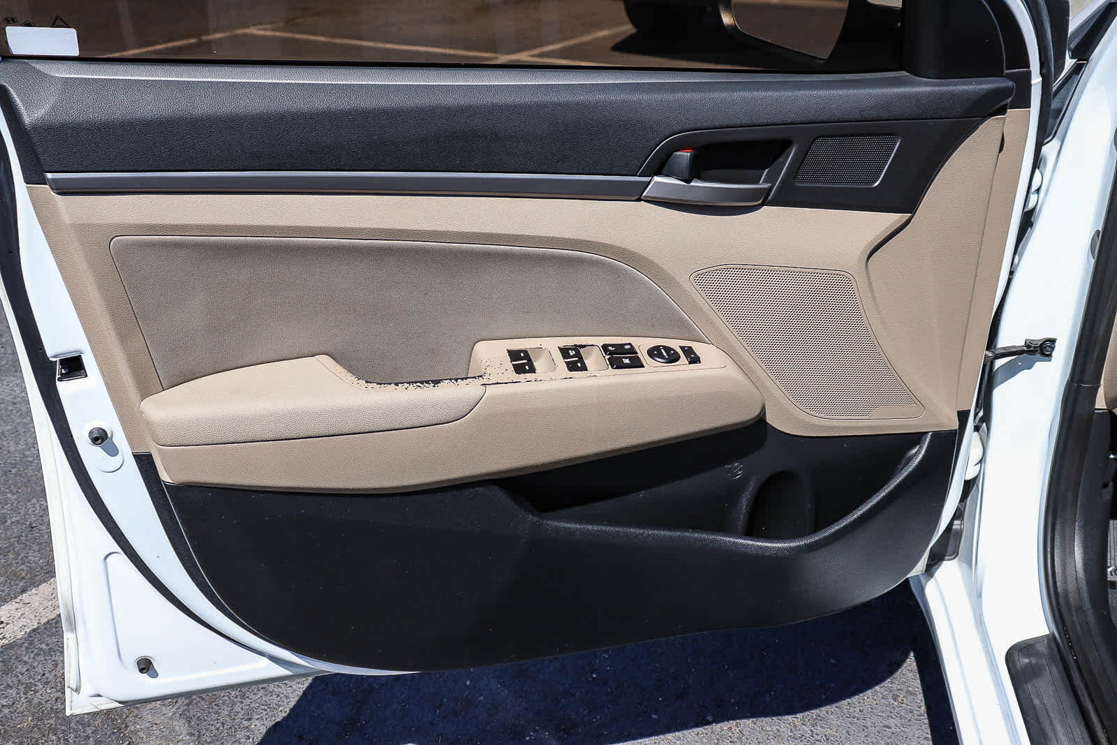 Thumbnail: 2017 Hyundai Elantra - 25