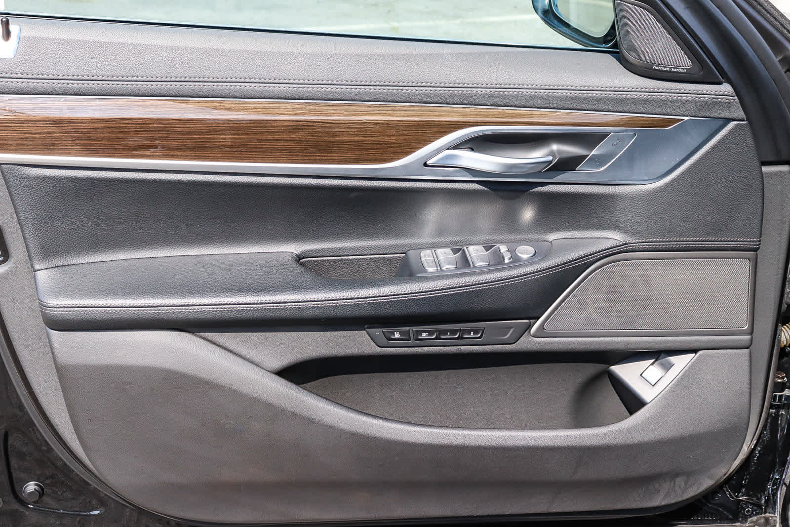 Thumbnail: 2021 BMW 7 Series - 26