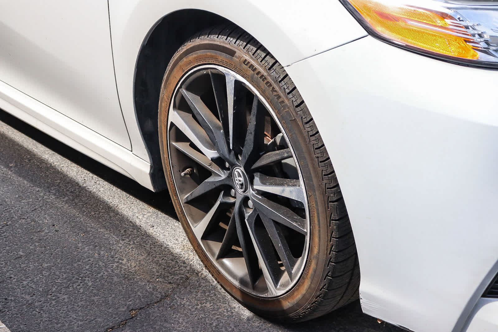 2018 Toyota Camry XSE photo 4