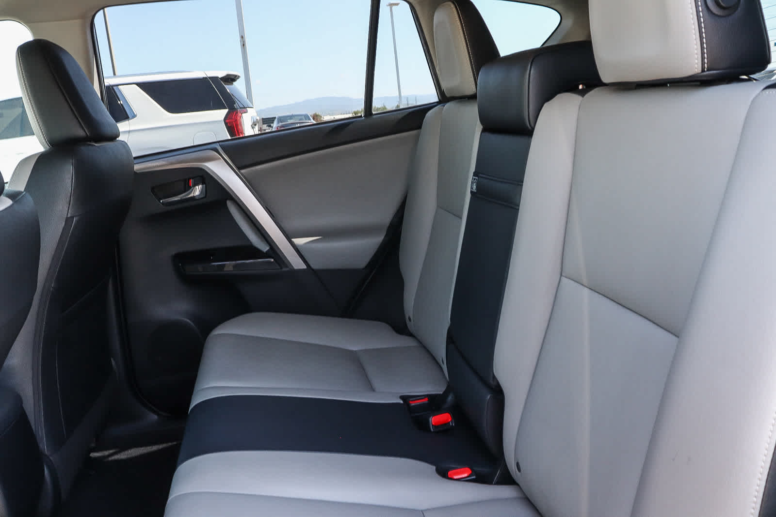 Thumbnail: 2016 Toyota RAV4 - 21