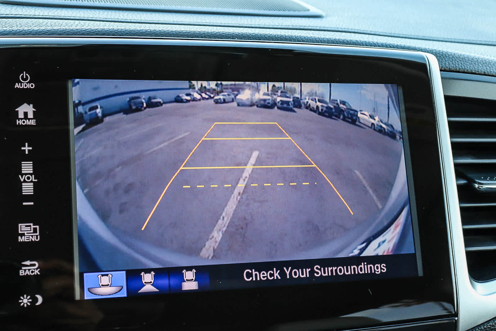 Thumbnail: 2017 Honda Pilot - 32