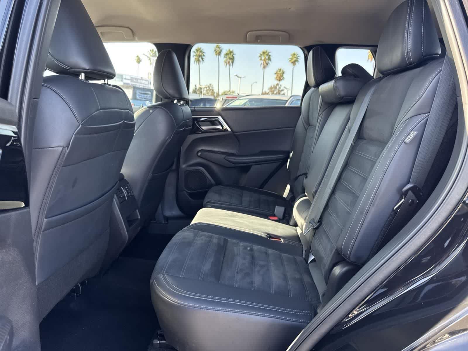 Thumbnail: 2024 Mitsubishi Outlander - 26