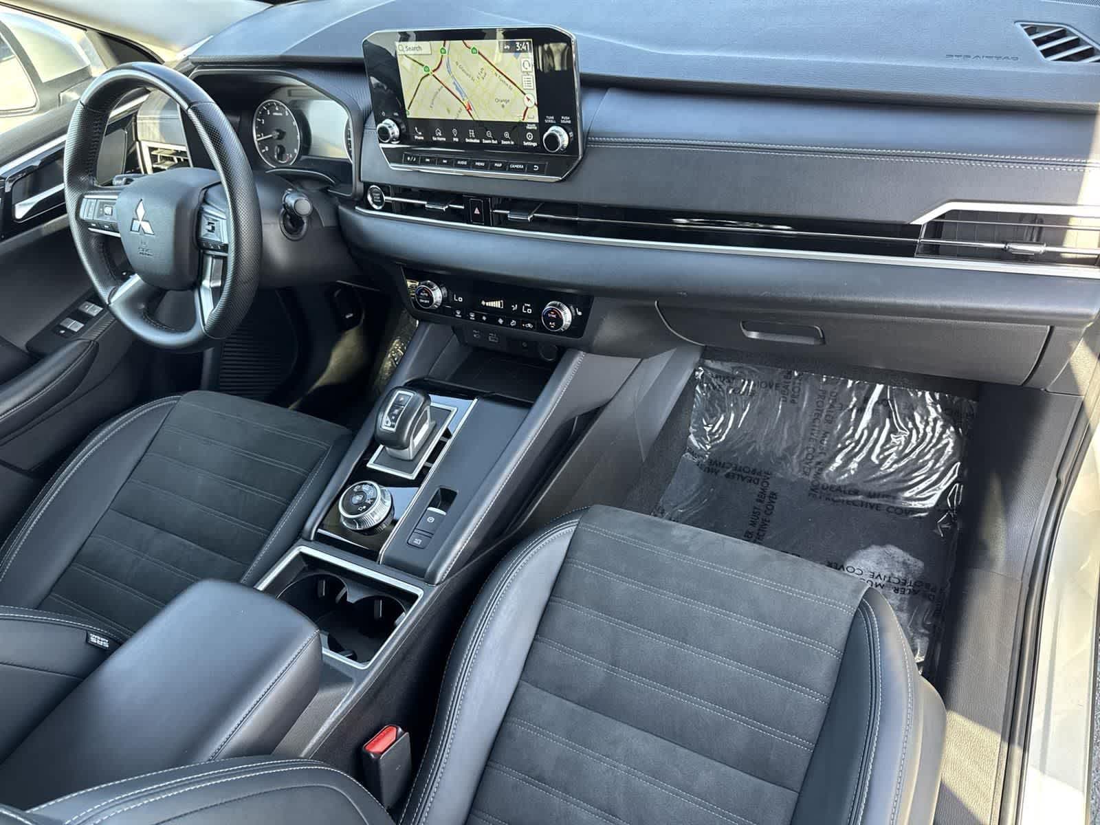 Thumbnail: 2024 Mitsubishi Outlander - 41