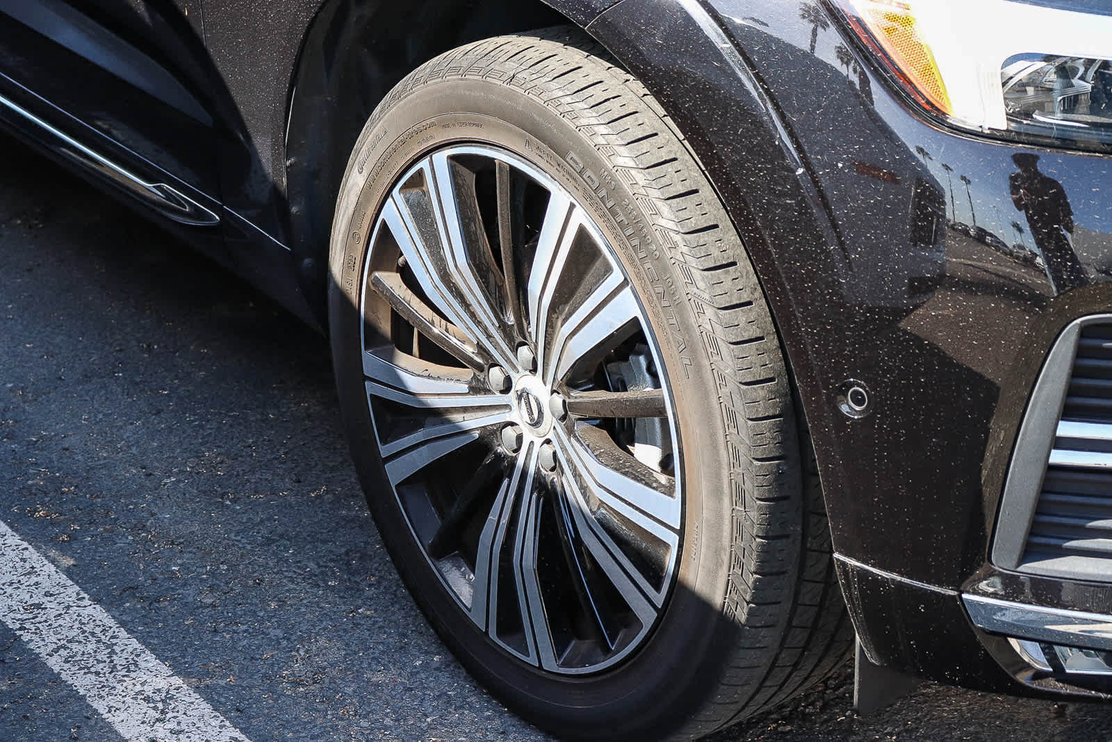 2023 Volvo XC60 Plus Bright Theme photo 4