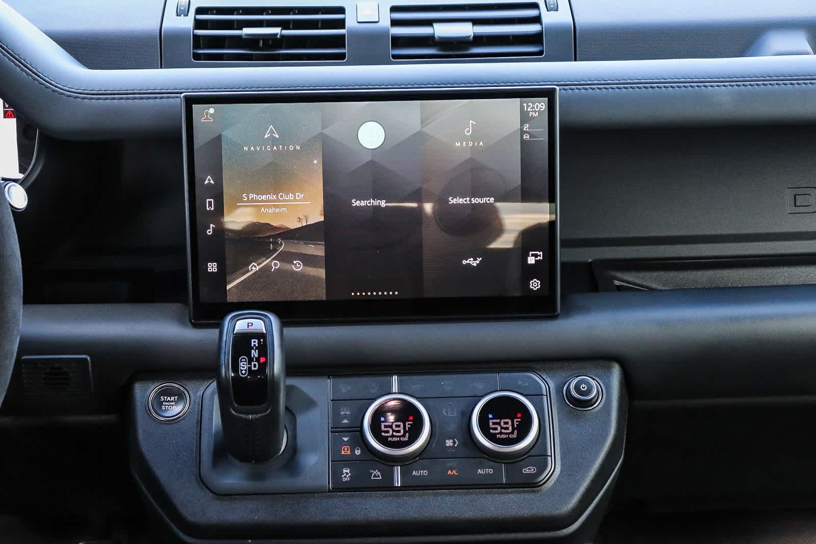 Thumbnail: 2023 Land Rover Defender - 15